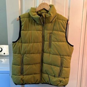 Rough Hewn Puffer Vest Women’s XL Green Black lined Polyester great condition